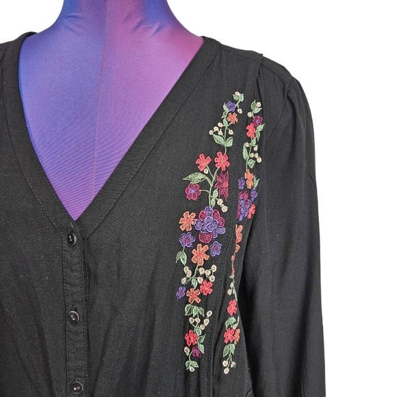 Fresco Nomadic Traders Black Floral Embroidered Peasant Top Size Large Women A98 - Picture 2 of 8